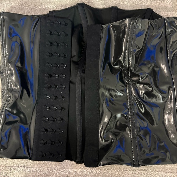 Skims Faux Leather Corset | XS - Picture 2 of 3